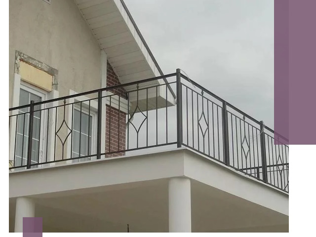 Изготовление балконных ограждений в Надыме из металла и стекла