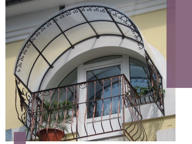 Козырьки над балконом в Надыме — изготовление и монтаж