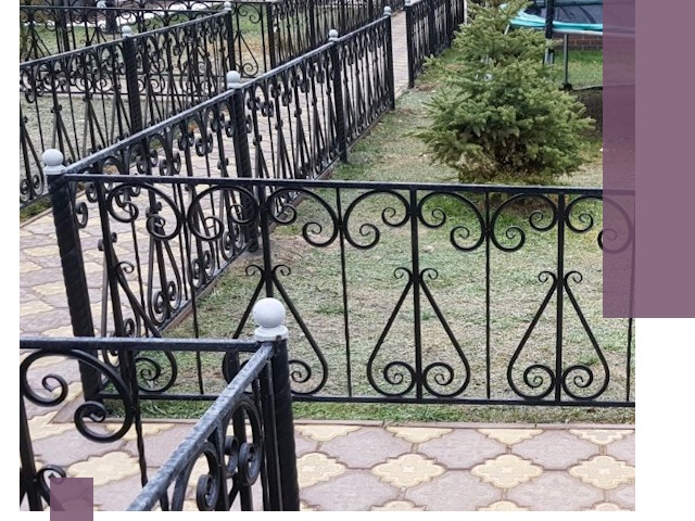 Кованые газонные ограждения под ключ в Надыме